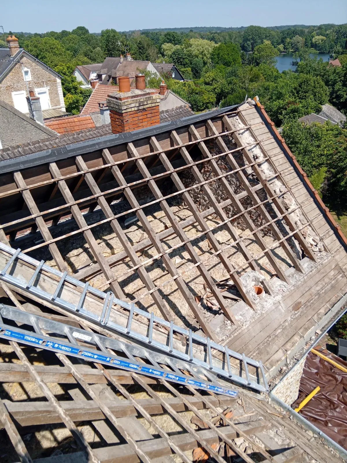 Toiture avant travaux examinée par CK Bâtiment à Saint-Denis, avant établissement du devis
