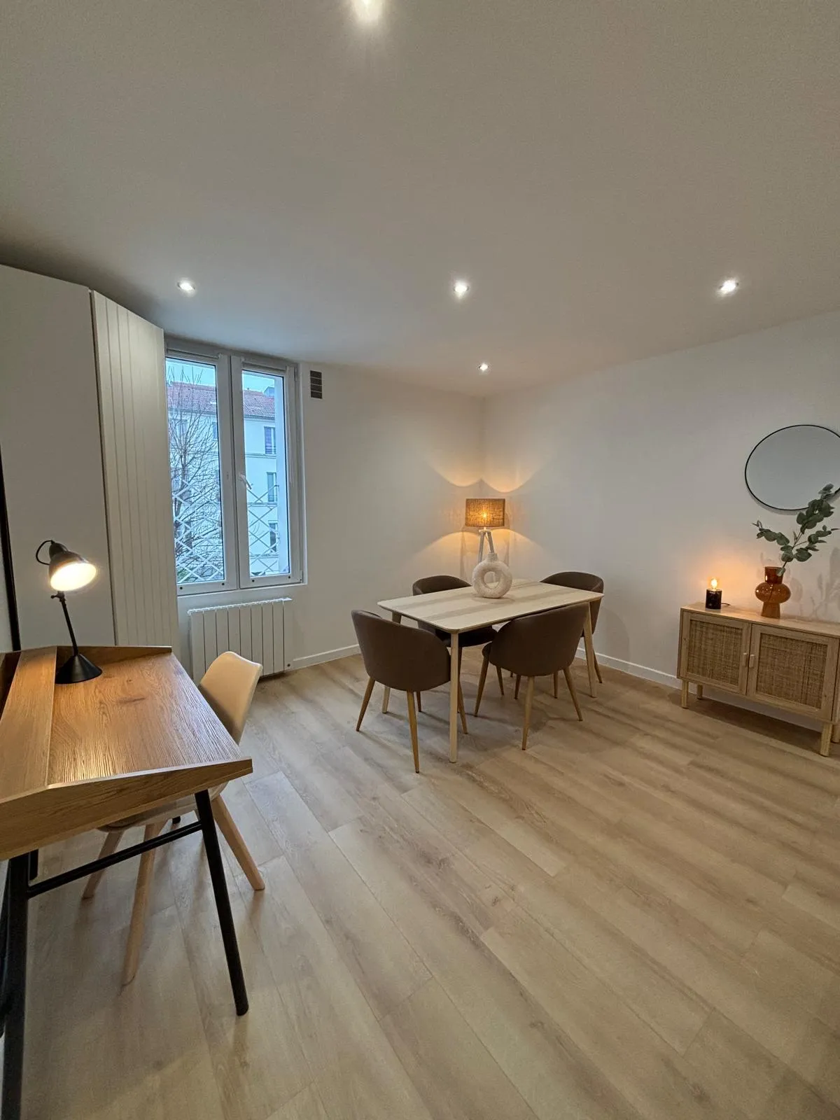 Séjour livré prêt à vivre à Saint-Denis : peinture, sols, électricité et aménagement coordonnés